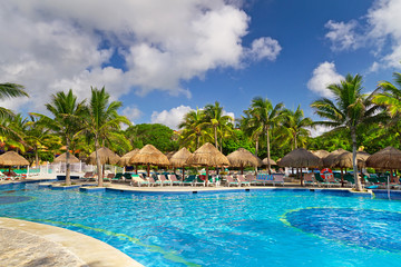 Obraz na płótnie Canvas Tropical swimming pool in Mexico