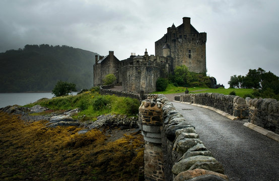 Castillo de Eliean Donan, Scotland by Carlos Sanchez