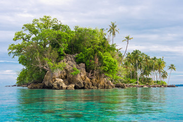 Island coastline, Banyak Archipelago
