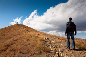 Fototapeta premium Man looking on peak of mountain