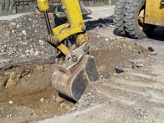 scraper to work the whole of a roadworks during excavation