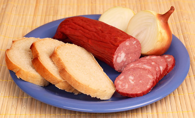 sausage bread, onions on a plate