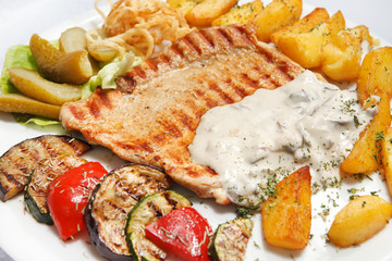 Grilled steak with vegetables