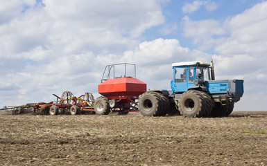 Traktor on the field