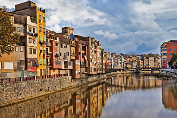 Fototapeta na wymiar Girona - obrazowym miasto Hiszpanii