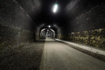 Papier Peint photo Tunnel Tunnel de la pierre tombale