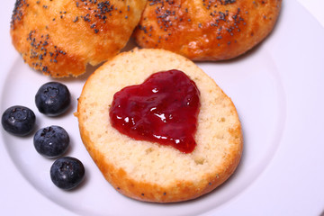 Mohnbrötchen mit Herz