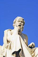 Fototapeta na wymiar Statua Socrates w Akademii w Atenach
