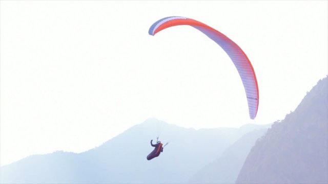 Paraglide flying