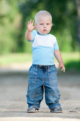 Fototapeta premium Happy little boy in the green park