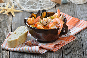 Mediterrane Fischsuppe