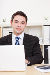 Jurastudent am Laptop