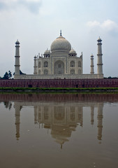 Fototapeta na wymiar Słynny Taj Mahal w Agra, Indie