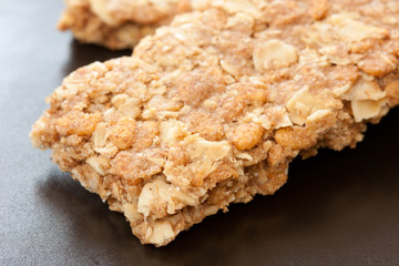 Crunchy granular bar whole grain