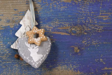 Weihnachten in Violett und Grau