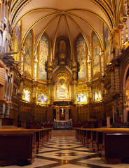 Fototapeta na wymiar Gotyckie wnętrze kościoła w Hiszpanii.