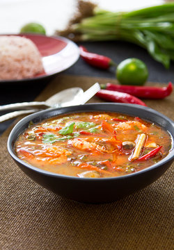 Sour and Spicy soup [Thai's Tomyum kung ]