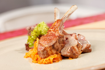 Lamb lion with vegetables