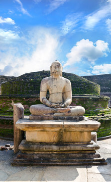 Stone Buddha on Vatadage