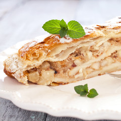 frischer Apfelstrudel