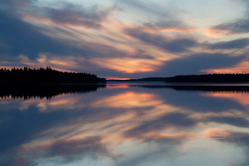 Obraz na płótnie Canvas Odbicie w jeziorze w Finlandii