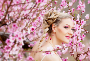 Fototapeta premium Bride in blossom garden