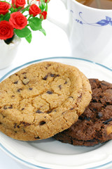 Chocolate chips cookies and hot tea.