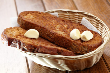 toast with garlic