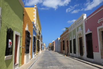 farbenfrohe Straße in Campeche, Mexiko