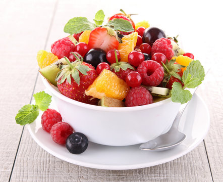 Fototapeta fresh fruits salad