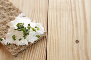 Fototapeta na wymiar Whole grain bread with curd and chives
