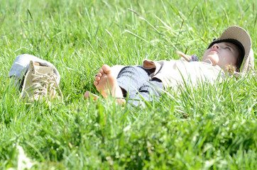 M&auml;dchen in der Wiese