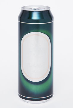 Bierdose mit leerem Etikett