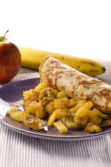Pfannkuchen mit Fruchtfüllung