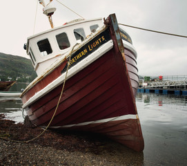 Barco en el puerto, Scotland, by Carlos Sanchez