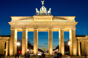 Obraz premium The Brandenburger Tor in Berlin at dawn