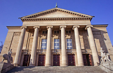 Fototapeta na wymiar Fasada Teatru Wielkiego w Poznaniu