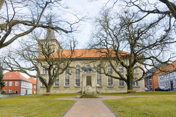 Kirche St. Martini mit Kriegerdenkmal in Dransfeld