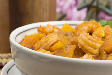 Kaeng Phet/Chu Chee -Thai Red Curry with prawns, pumpkin & mango