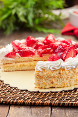 Strawberry Cake with Cream