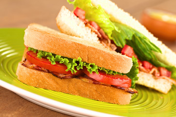 Amerikanisches BLT (Speck, Tomate, Blattsalat) Sandwich
