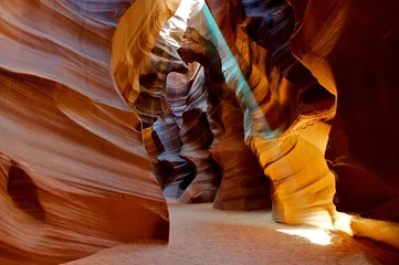 Stoff pro Meter Bunter Sonnenstrahl, der im Antelope Canyon glänzt. © dmvphotos