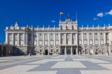Fototapeta na wymiar Pałac Królewski i Madryt Hiszpania