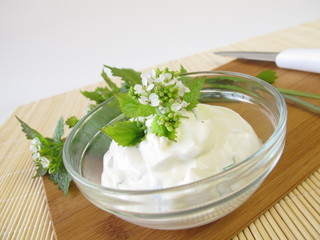 Kräuterquark mit Knoblauchsrauke
