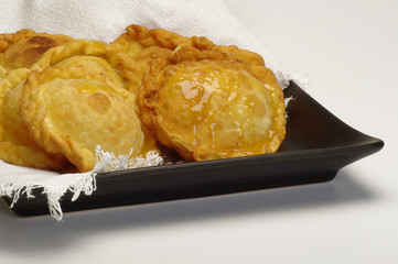seadas dolce tipico sardo  con il miele