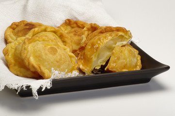 seadas dolce tipico sardo  con il miele