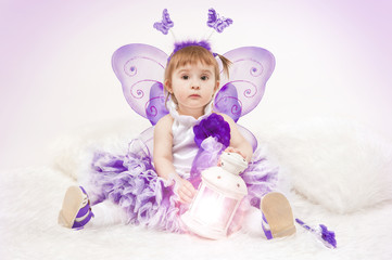 Obraz na płótnie Canvas Portrait of a beautiful little girl in a lilac dress