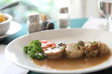 Vol au vent stuffed with chicken and creamy sauce