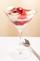 Layered dessert made from strawberries and yogurt / pudding