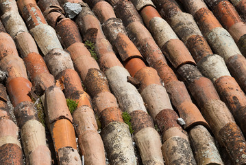 Old clay roof tiles, convex and concave tiles, Mönch und Nonne, mediterranean italian